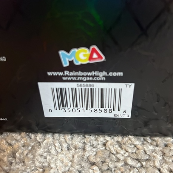 Rainbow High Collector Edition - Dia De Los Muertos - Maria Garcia Designer - Picture 10 of 10